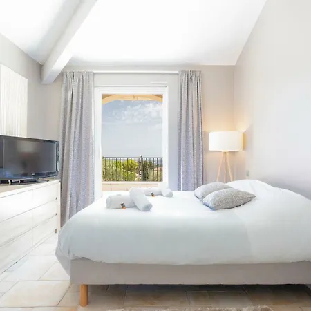 Villa Beautiful Ideally Located On The Hills Of With Sea View *