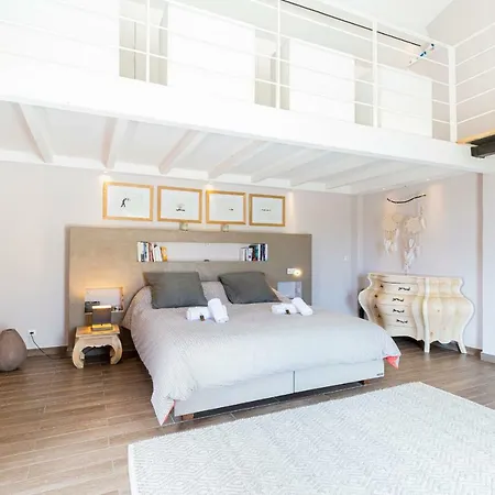 Beautiful Ideally Located On The Hills Of With Sea View *