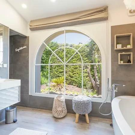 Beautiful Ideally Located On The Hills Of With Sea View * Antibes